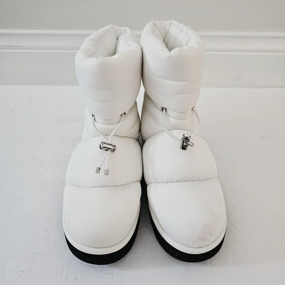 NEW Stuart Weitzman White Polar Lug Snow Boots Bootie Womens Size 7B